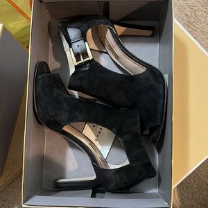 Louise et Cie size 6 black peep toe heels